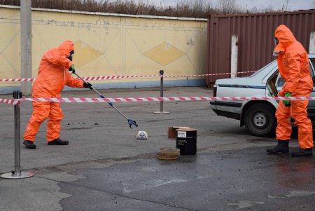 На украинско-молдавской границе пограничники «ликвидировали» утечку химвеществ (фото)