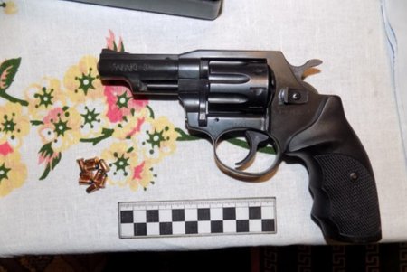 В Одесской области пьяный пенсионер захватил заложников и стрелял в полицейских (фото) 