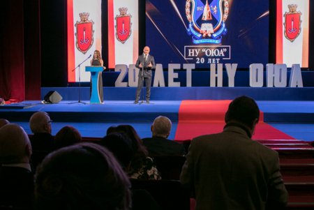 Геннадий Труханов вручил почетные знаки отличия преподавателям и президенту Национального университета «Одесская юридическая академия» (фото)