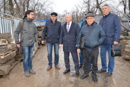 Первый вице-мэр Одессы Орловский проинспектировал ход реконструкции фонтанов в парках и скверах (фото)