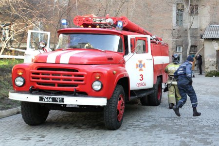Сегодня в Одессе пожарные «подожгли» Национальную библиотеку (фоторепортаж)