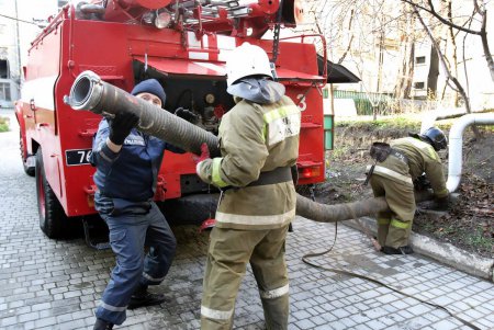 Сегодня в Одессе пожарные «подожгли» Национальную библиотеку (фоторепортаж)