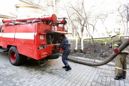 Сегодня в Одессе пожарные «подожгли» Национальную библиотеку (фоторепортаж)