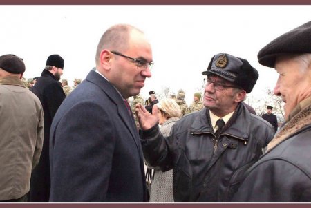 День Вооруженных Сил Украины: одесситы возложили цветы к памятнику Неизвестному матросу (фоторепортаж)