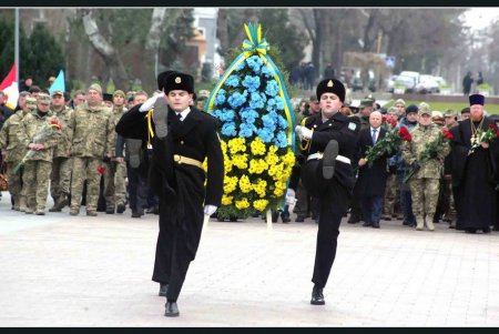 День Вооруженных Сил Украины: одесситы возложили цветы к памятнику Неизвестному матросу (фоторепортаж)