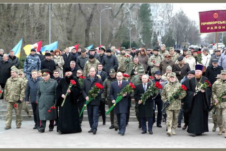 День Вооруженных Сил Украины: одесситы возложили цветы к памятнику Неизвестному матросу (фоторепортаж)