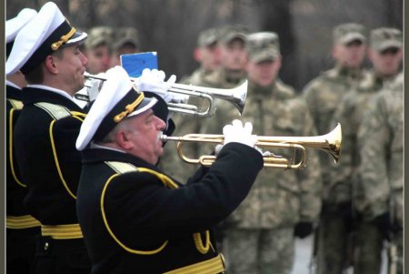 День Вооруженных Сил Украины: одесситы возложили цветы к памятнику Неизвестному матросу (фоторепортаж)
