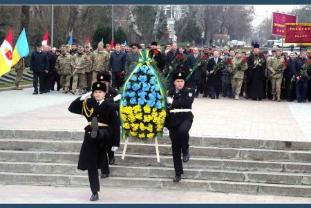 День Вооруженных Сил Украины: одесситы возложили цветы к памятнику Неизвестному матросу (фоторепортаж)