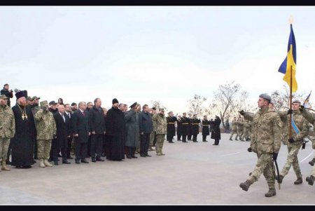 День Вооруженных Сил Украины: одесситы возложили цветы к памятнику Неизвестному матросу (фоторепортаж)