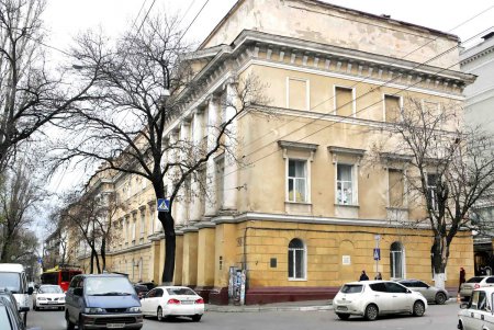 Архитектурный шедевр, обозванный казармой, станет действующим памятником (фоторепортаж) 