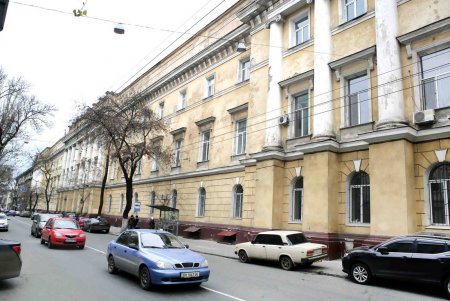 Архитектурный шедевр, обозванный казармой, станет действующим памятником (фоторепортаж) 