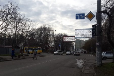 На Архитекторской — новый светофор, а на Косвенной — дорожные указатели (фото)