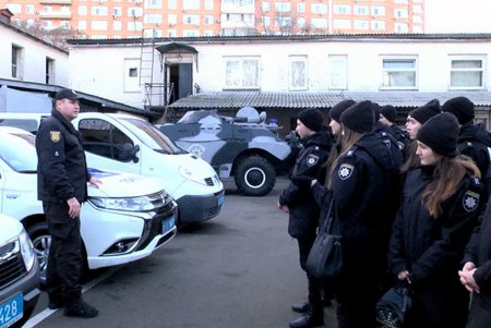 Будущие одесские копы ненадолго окунулись в трудовые последипломные будни (фото)