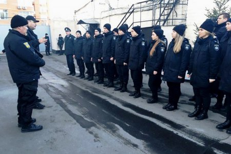 Будущие одесские копы ненадолго окунулись в трудовые последипломные будни (фото)