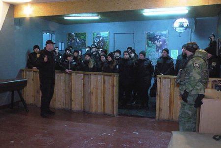 Будущие одесские копы ненадолго окунулись в трудовые последипломные будни (фото)
