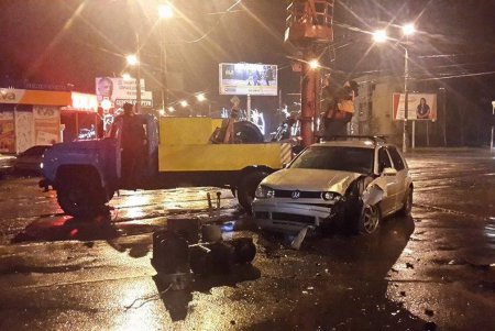 На проспекте Небесной Сотни после ДТП восстанавливают светофор (фото) 
