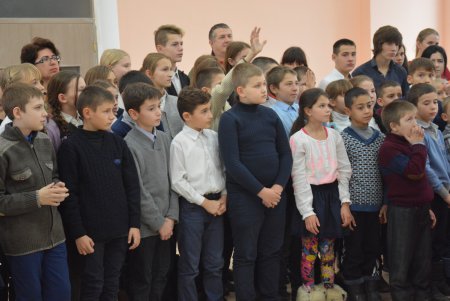 Школьники микрорайона «Хаджибейский» в День святого Николая увидели научные чудеса (фото)