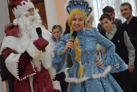 Школьники микрорайона «Хаджибейский» в День святого Николая увидели научные чудеса (фото)