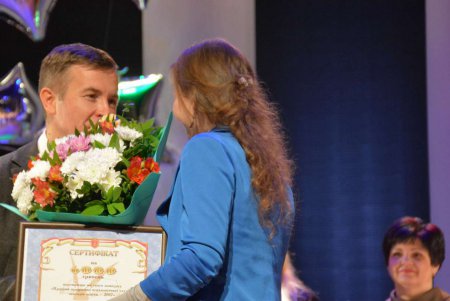 Талантливым школьникам Одессы вручили денежные сертификаты (фоторепортаж)