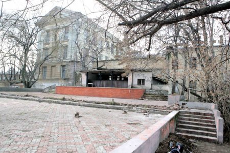 «Освобожденный» Летний театр готовится к новогодней жизни (фоторепортаж)