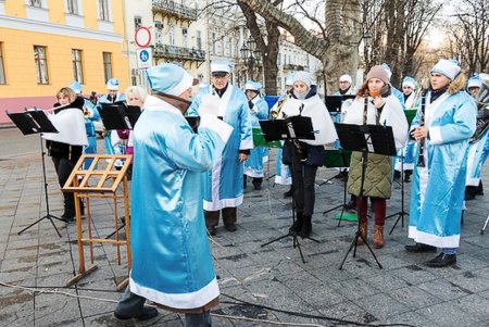 На Европейское Рождество одесситы лакомились сладкой елкой (фото) 