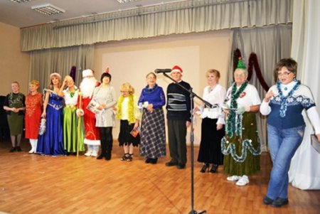 Одесские студенты-пенсионеры «съездили» на новогодний карнавал (фото)  