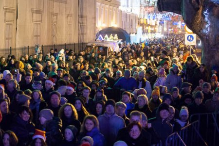 Одесситы массово встретили Новый год на Думской площади (фото)