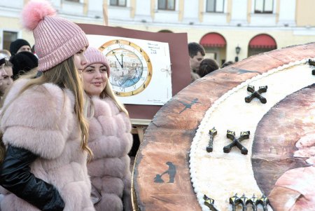 Возле Дюка одесситам презентовали гигантское лакомство (фоторепортаж)