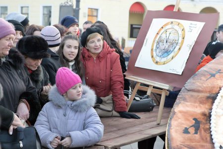 Возле Дюка одесситам презентовали гигантское лакомство (фоторепортаж)
