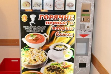 Новогодний первенец получил подарок от мэрии (фото)