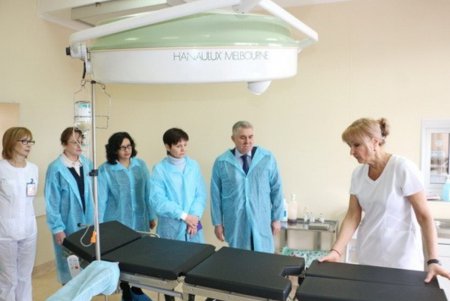 Новогодний первенец получил подарок от мэрии (фото)