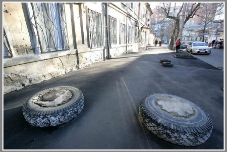 Новый год принес хорошие новости для жителей улицы Заславского (фоторепортаж)