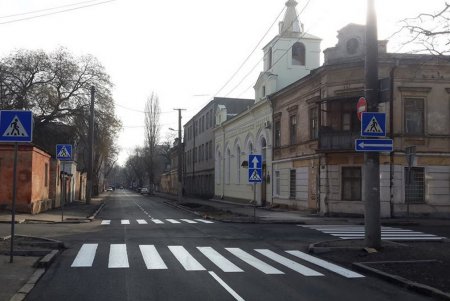 На улице Мечникова — новая дорожная разметка (фото)