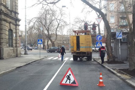 На улице Мечникова — новая дорожная разметка (фото)