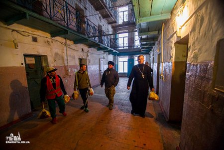 Божье слово в дни Рождества прозвучало под сводами Одесского СИЗО (фото)