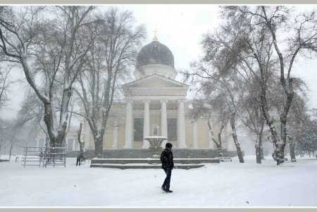 Одесса пережила первое наступление зимней стихии (фоторепортаж)