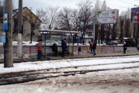 В Одессе чистят ливневки (фото) 