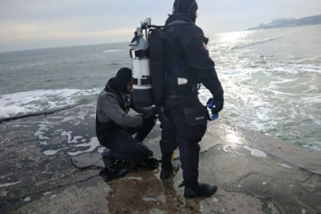 Семь тысяч одесситов окунулись в освященные воды Черного моря (фото)