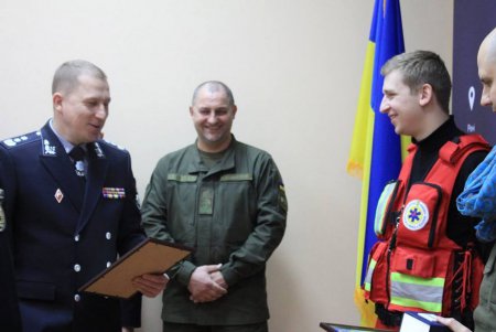 В Одессе наградили фельдшера и охранника, оказавших первую помощь раненым при перестрелке полицейским (фото)