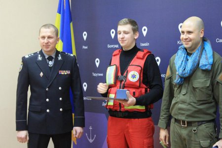 В Одессе наградили фельдшера и охранника, оказавших первую помощь раненым при перестрелке полицейским (фото)