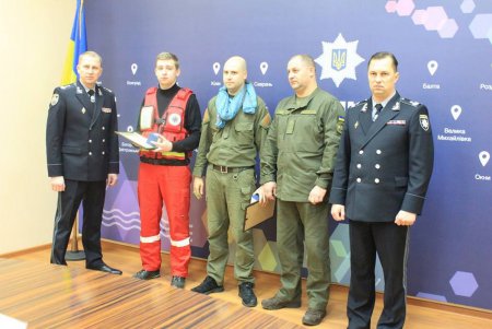 В Одессе наградили фельдшера и охранника, оказавших первую помощь раненым при перестрелке полицейским (фото)
