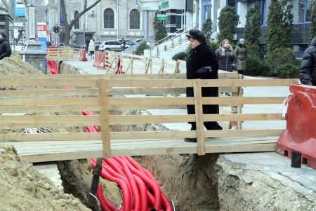 На Ришельевской продолжается капремонт тротуаров  (фоторепортаж)