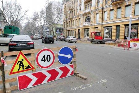 На Ришельевской продолжается капремонт тротуаров  (фоторепортаж)