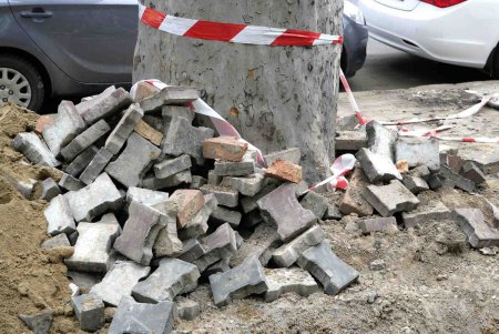 На Ришельевской продолжается капремонт тротуаров  (фоторепортаж)