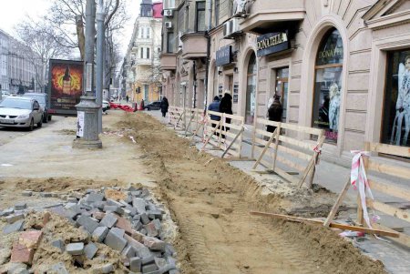 На Ришельевской продолжается капремонт тротуаров  (фоторепортаж)