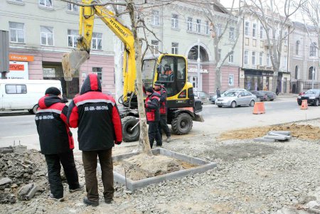 На Ришельевской продолжается капремонт тротуаров  (фоторепортаж)