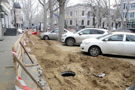 На Ришельевской продолжается капремонт тротуаров  (фоторепортаж)