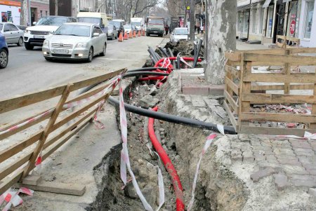 На Ришельевской продолжается капремонт тротуаров  (фоторепортаж)