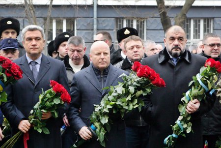 Одесситы почтили память погибших в бою под Крутами (фоторепортаж)