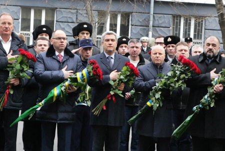 Одесситы почтили память погибших в бою под Крутами (фоторепортаж)